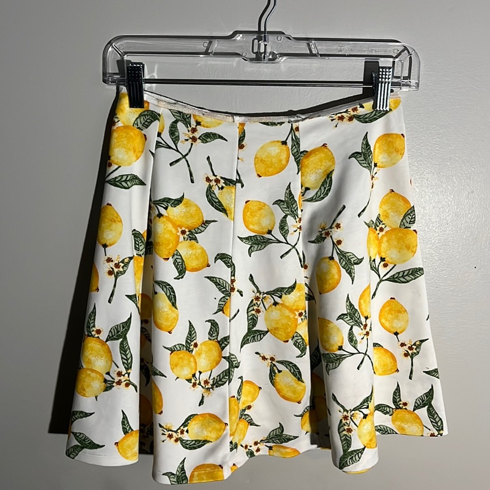 Lemon skirt. Stretchy. Short tennis skirt.